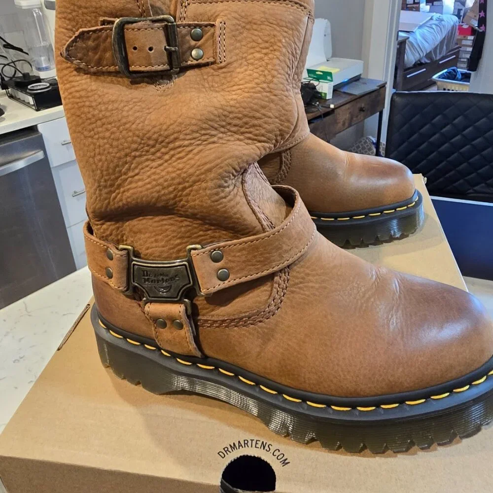 Dr Martens Women’s Aniston Hi Boots Desert Brown 4164420 Nubuck Size 8 NEW - Picture 2 of 16